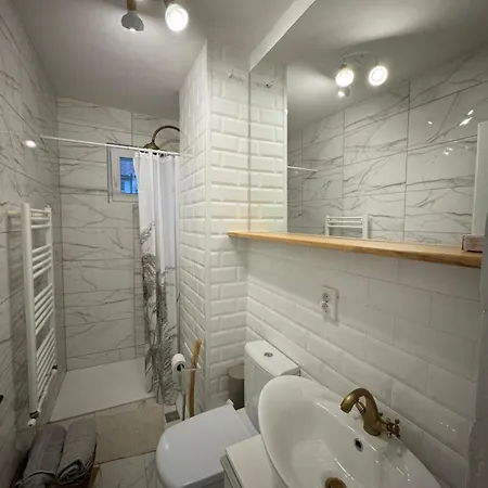 Pinewood Apartment